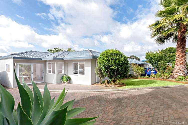 18/10 Gerard Way Saint Johns_18