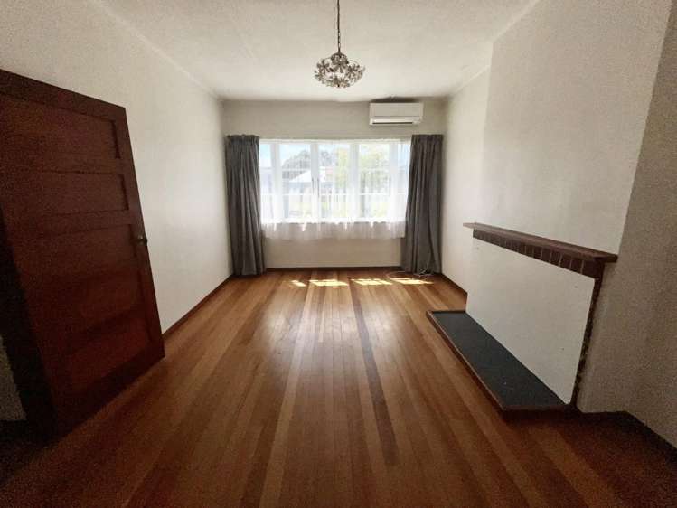  17 Hall Crescent Epuni_5