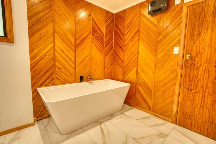 169 Coulson Road Paroa_24