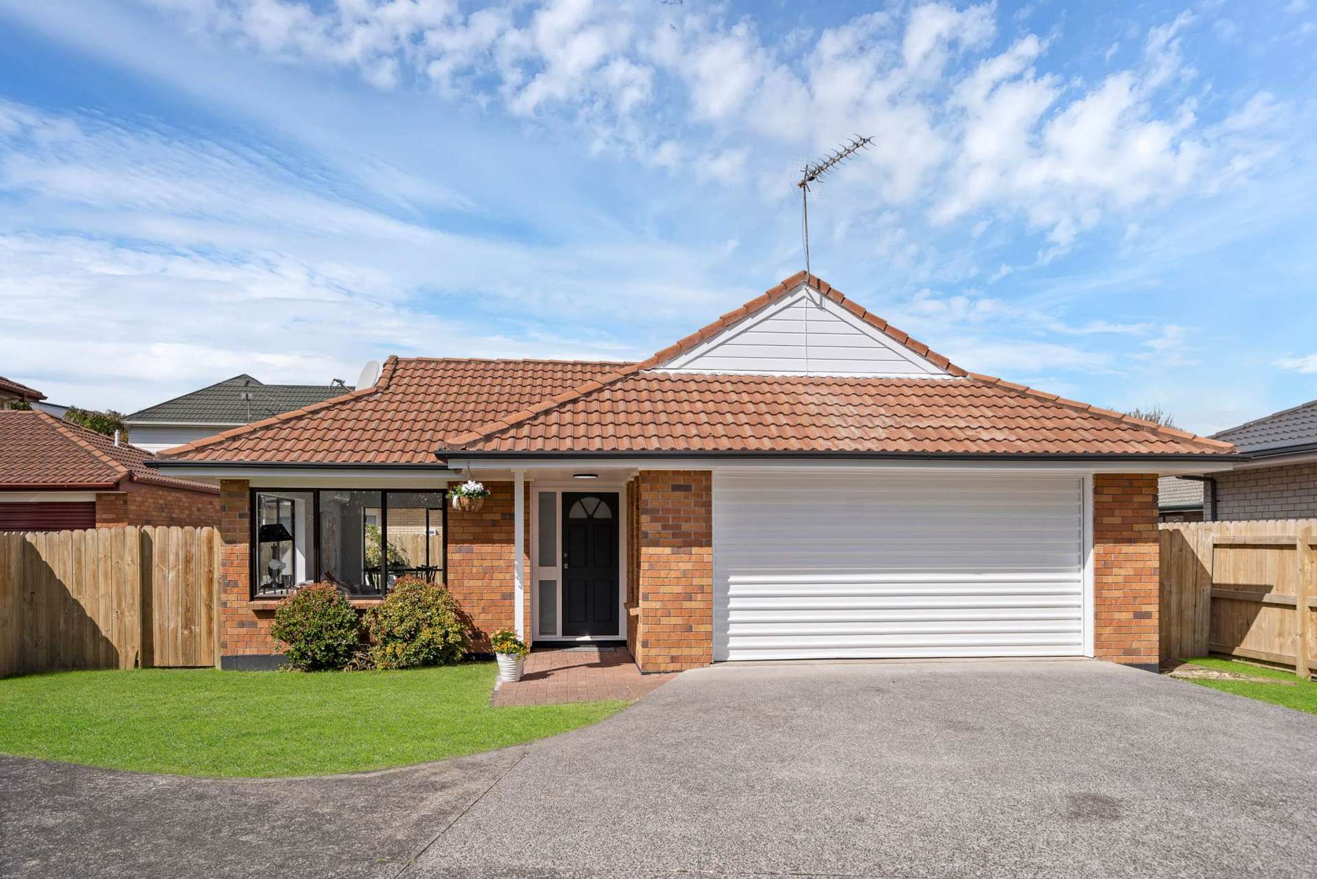 1/25 Headcorn Place Botany Downs_0