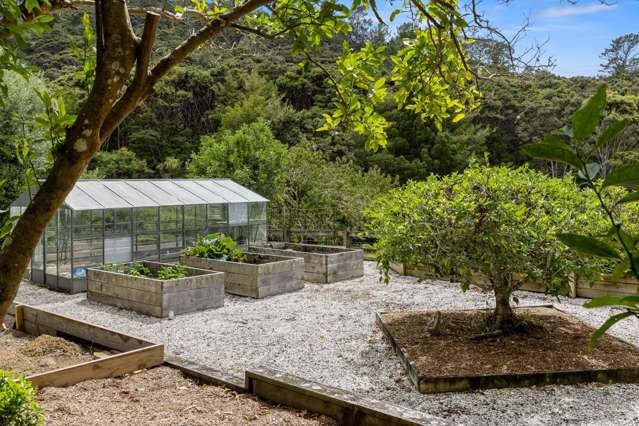 45 Hardens Lane Paremoremo_3