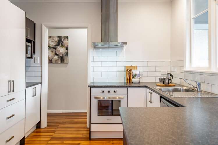 44 Gurney Road Kelson_8