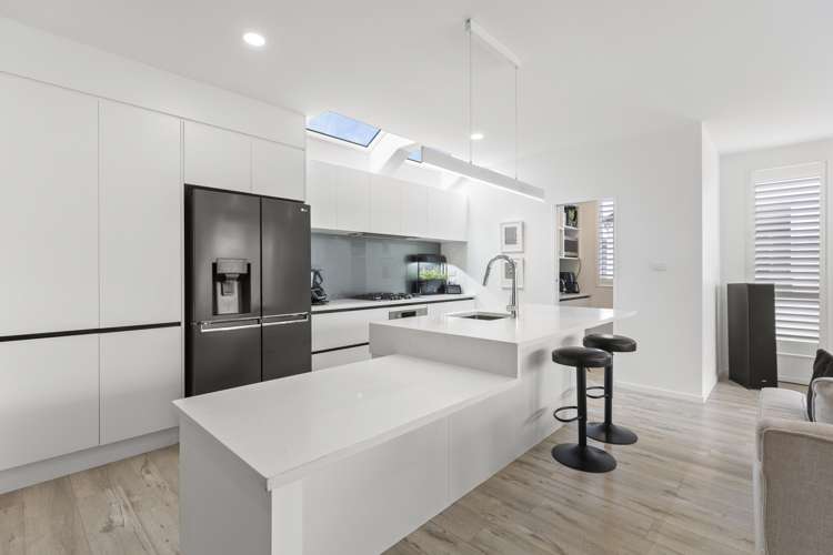 5b Holland Avenue Point England_10