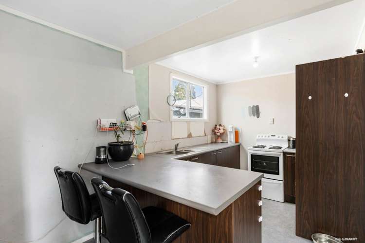 61b Cobham Crescent Kelston_4