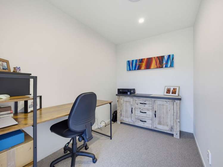 33 Farnworth Tce Churton Park_18