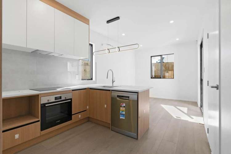 2/29 Raglan Street_0