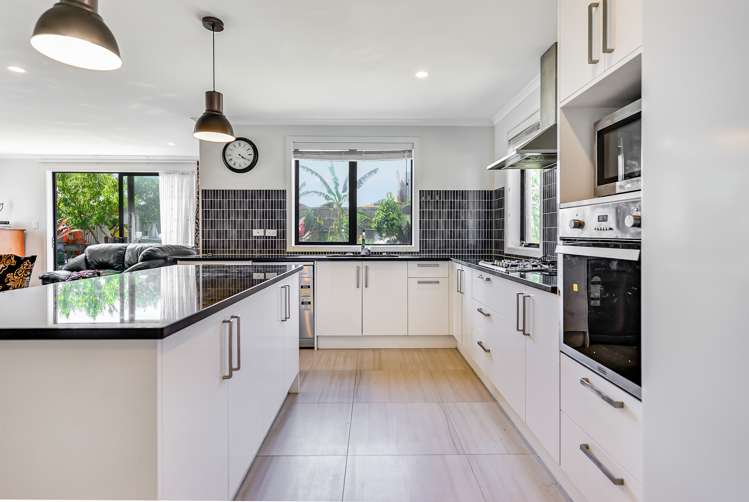 35 Cabourne Drive Glenview_6