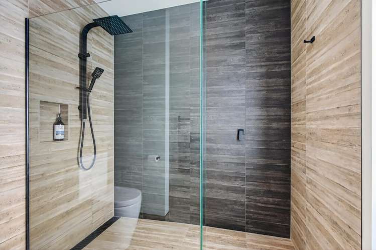 12 Airstrip Ridge Parkvale_15