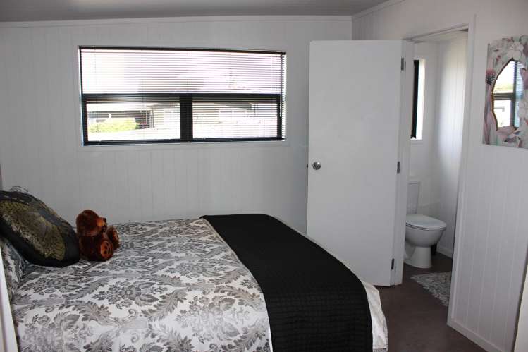 137 The Fairway Matarangi_13