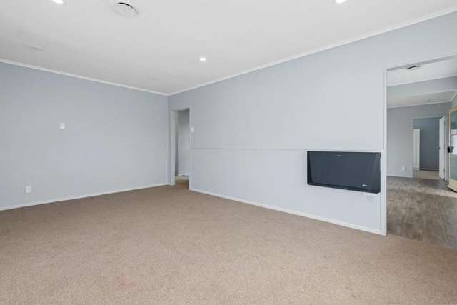 185 Clayton Road Mangakakahi_4