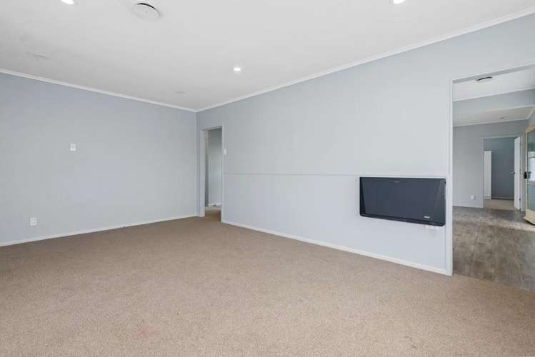 185 Clayton Road Mangakakahi_4