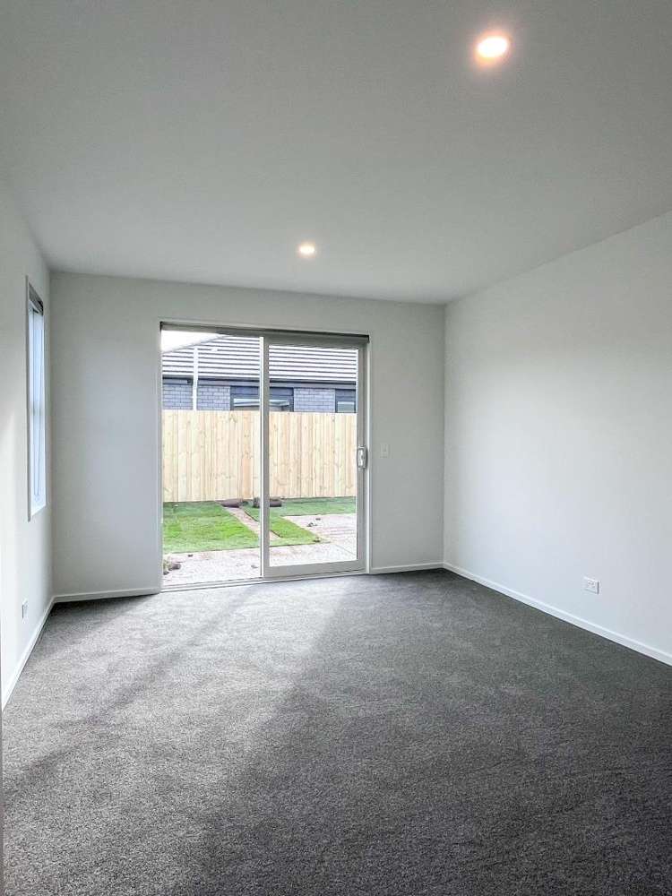22 Accadia Drive 11103_9