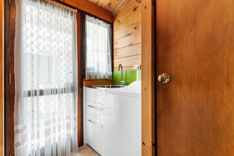 8 Bradbury Road Botany Downs_22