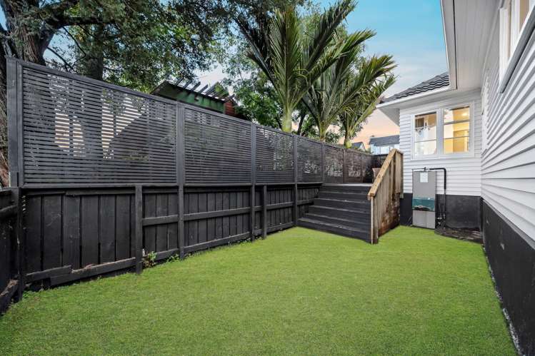 1/8 Hillsborough Road Hillsborough_13