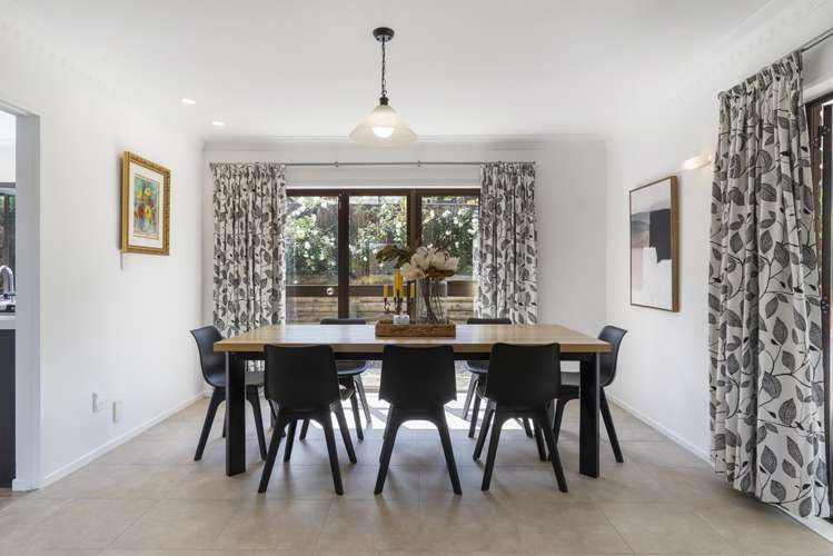 27 Lexington Drive Botany Downs_8