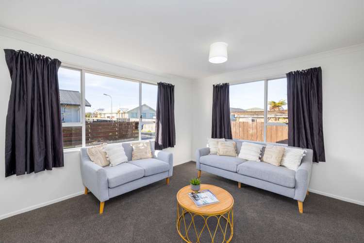 1/11 Farnborough Street Aranui_2