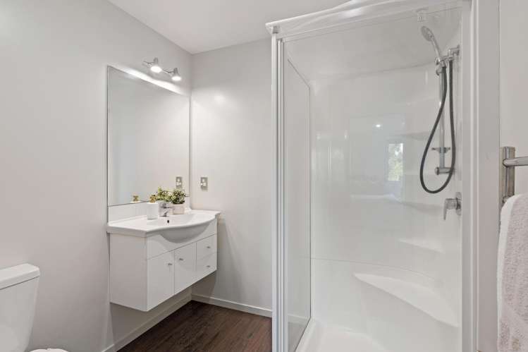 18 Henley Green Northwood_12