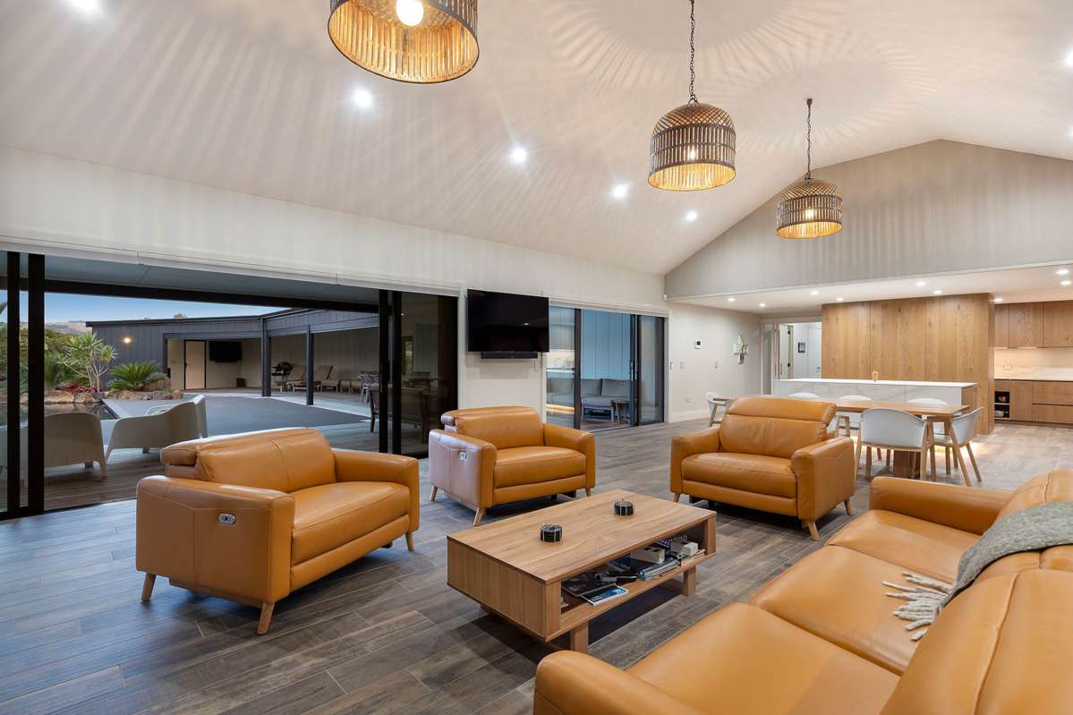 1565 Great South Road_5