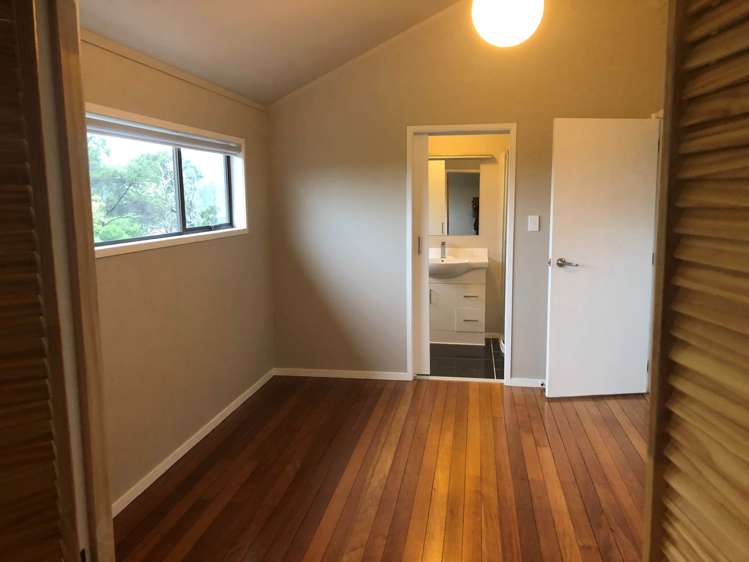 38 Longfellow Parade Glen Eden_13