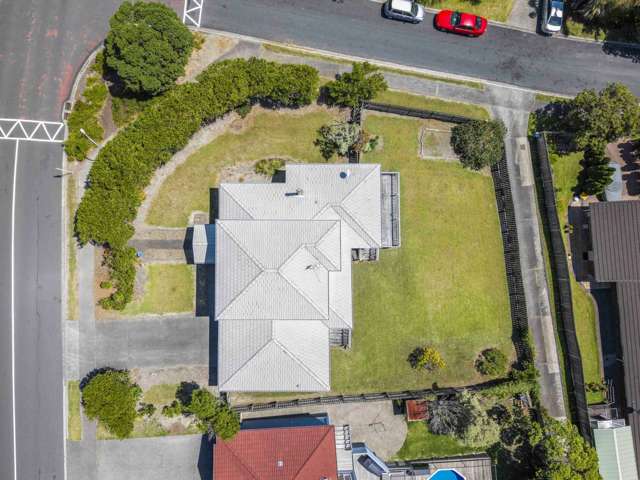 16 Alec Craig Way Gulf Harbour_2