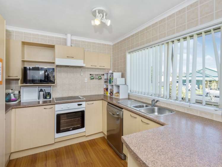 42 Robin Brooke Drive Flat Bush_1