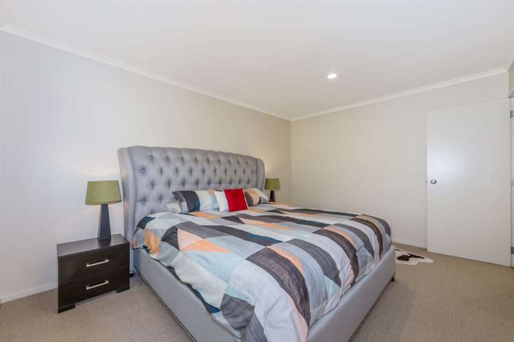 8 Fernbank Lane Greenhithe_16