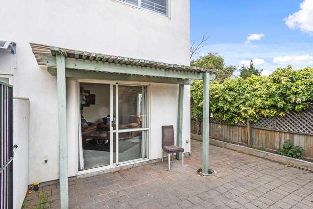 2/44 Shakespeare Road Waltham_1