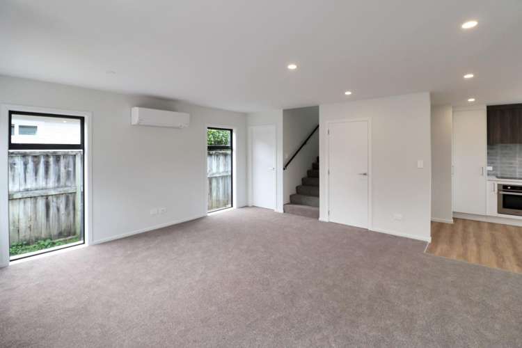 B/137 Whites Line East 1369_3