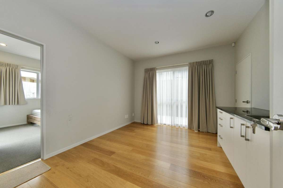 Large family living close to amenities 3