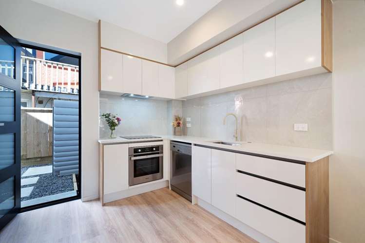 5/2A Mantra road Massey_5