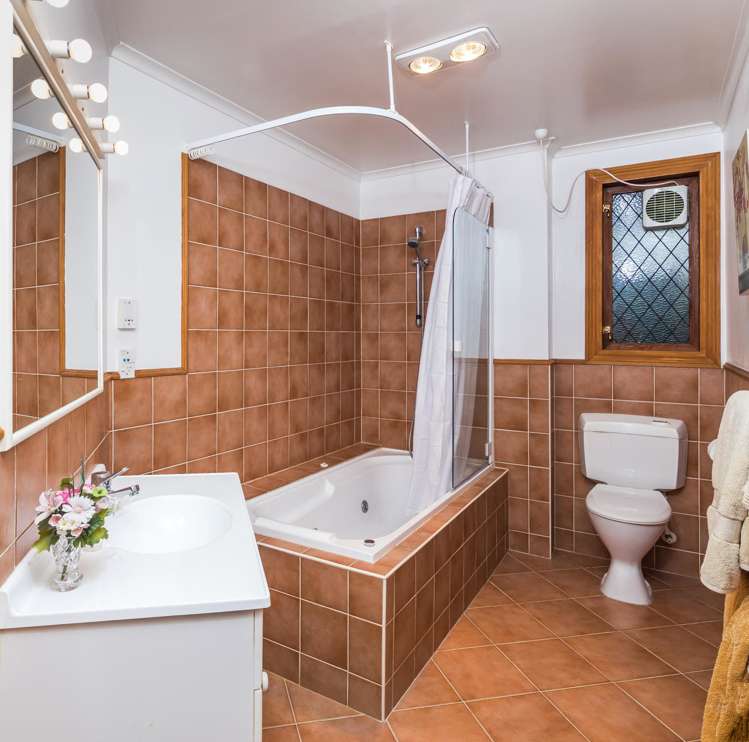 2/70 Harvey Street Waipahihi_19