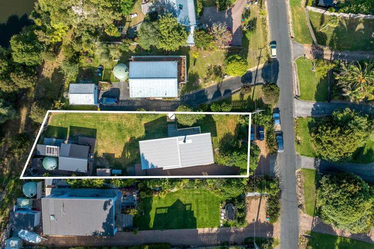 8 Waiata Road Onetangi_19