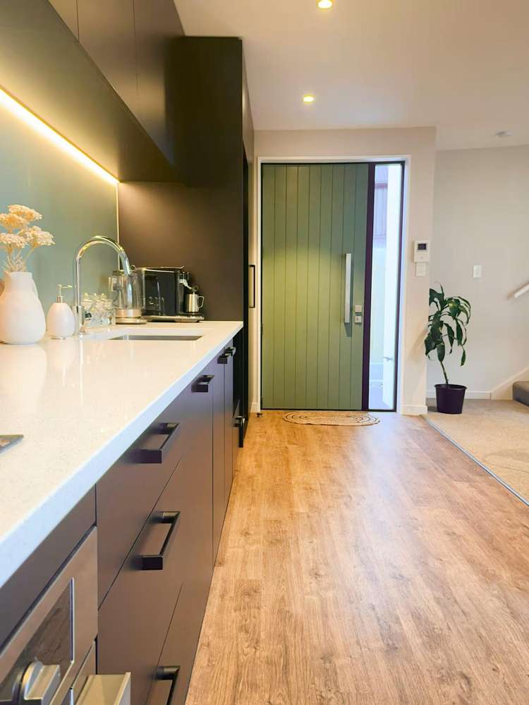 2/10 Hurley Street_4