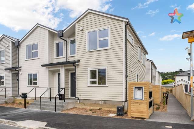 BRAND NEW IN CENTRAL PETONE