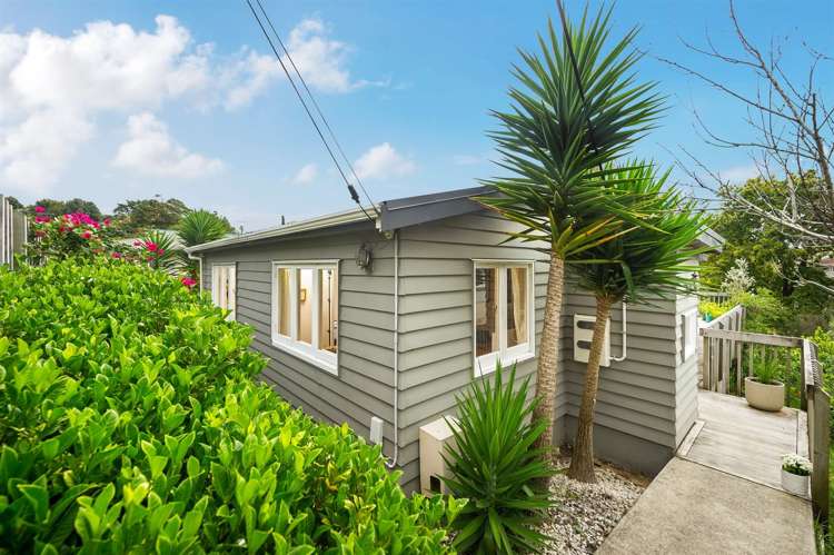 669 Beach Road Rothesay Bay_1