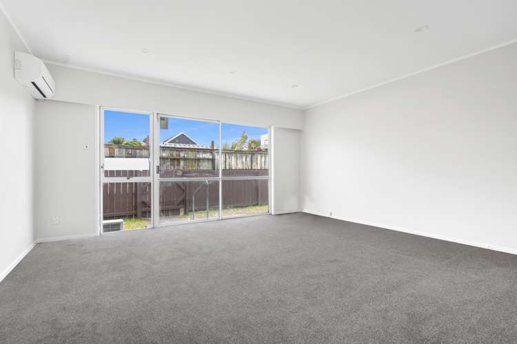 2/94 Beaumonts Way Manurewa_4