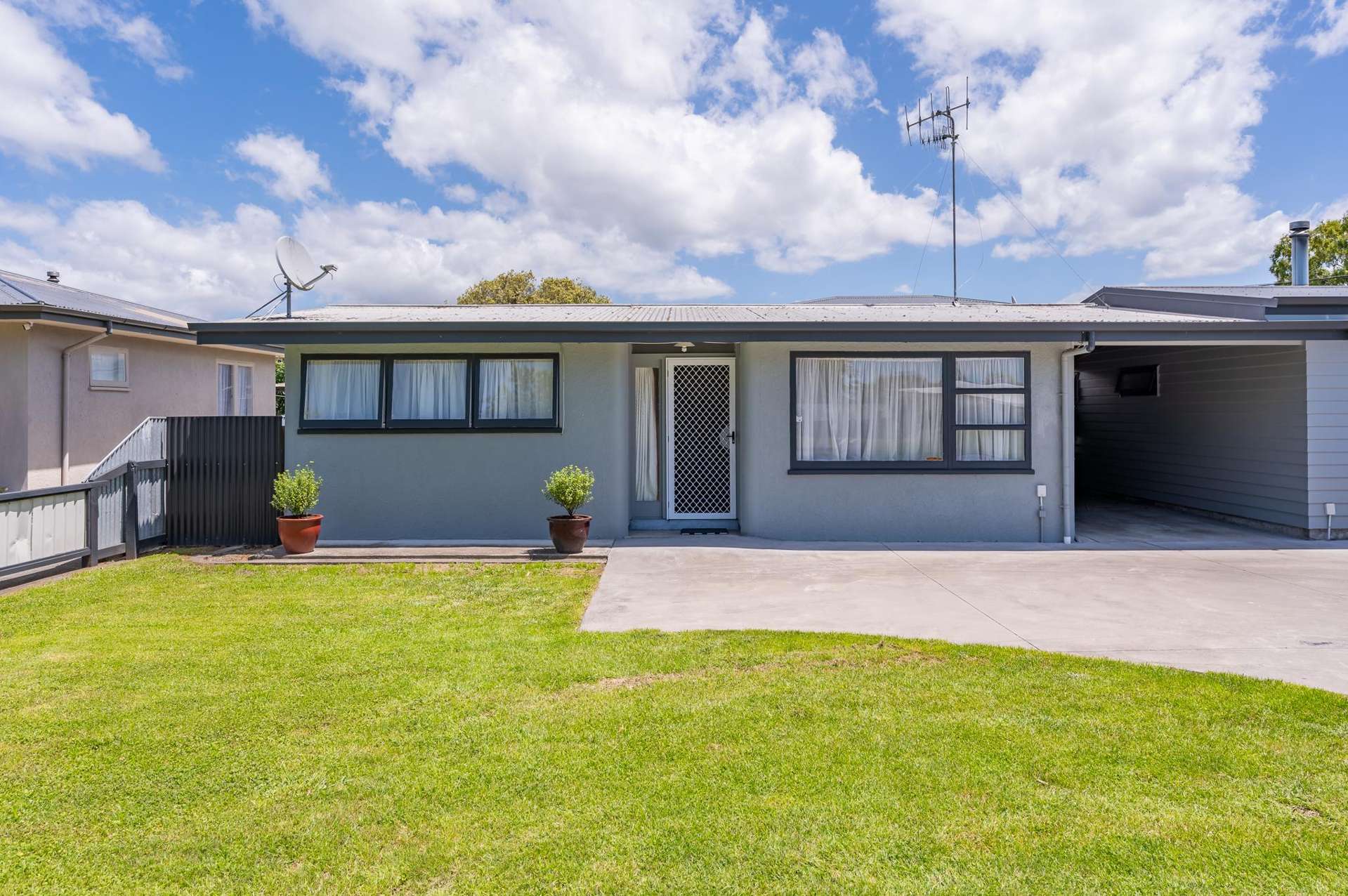 25A Riverbend Road Onekawa_0