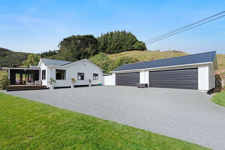 541 South Makara Road Makara_11
