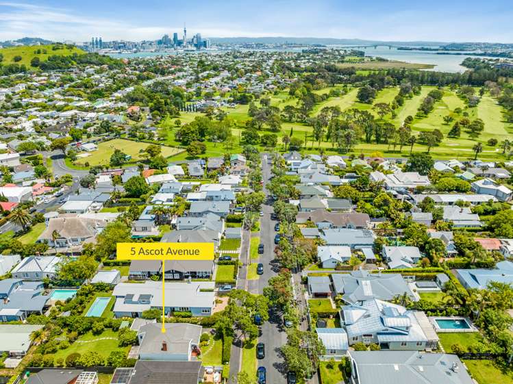 5 Ascot Avenue Narrow Neck_16