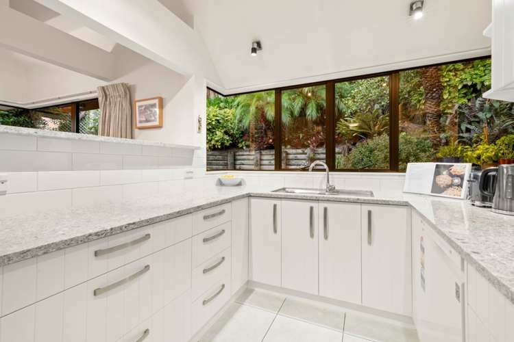 2/97 Beach Road Castor Bay_7