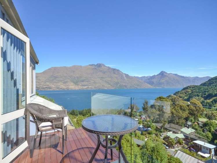 32a Mackinnon Terrace Fernhill/Sunshine Bay_0