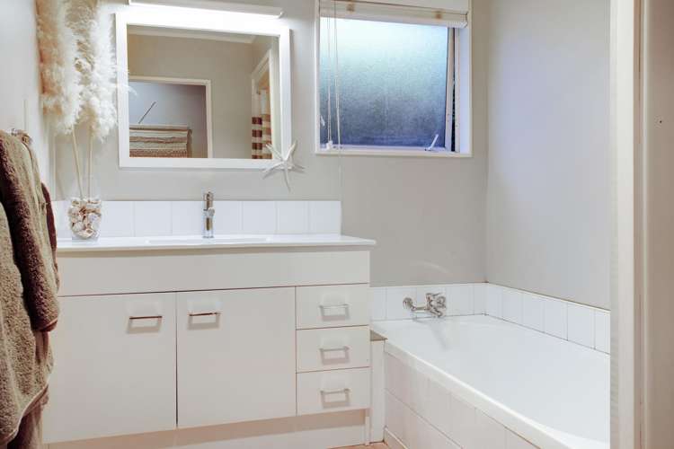 37 Charlotte Street Stanmore Bay_18