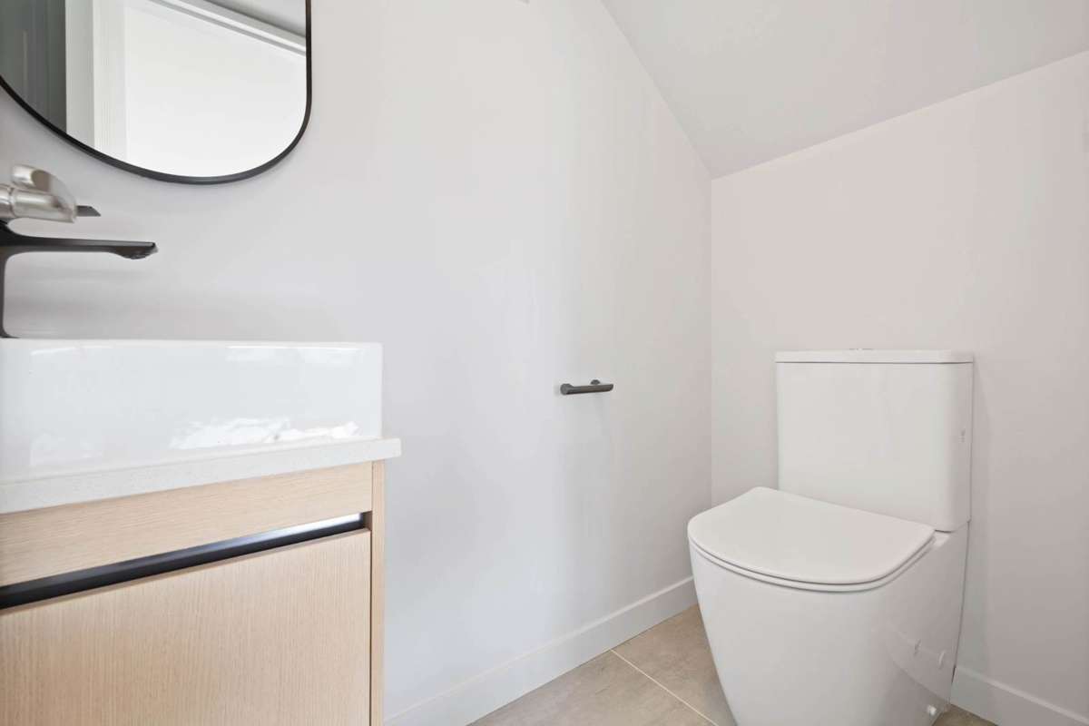 1A Meadow Crescent_4