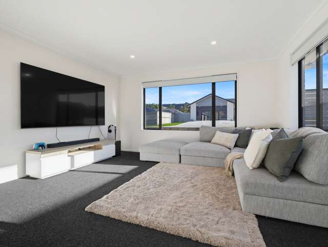 19 Lloyd Crescent Pukehangi_3