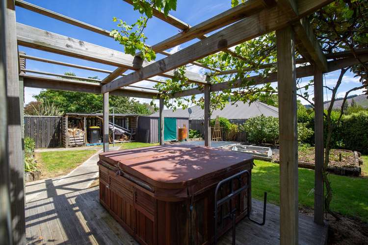 20 Lord Auckland Road Wakefield_13