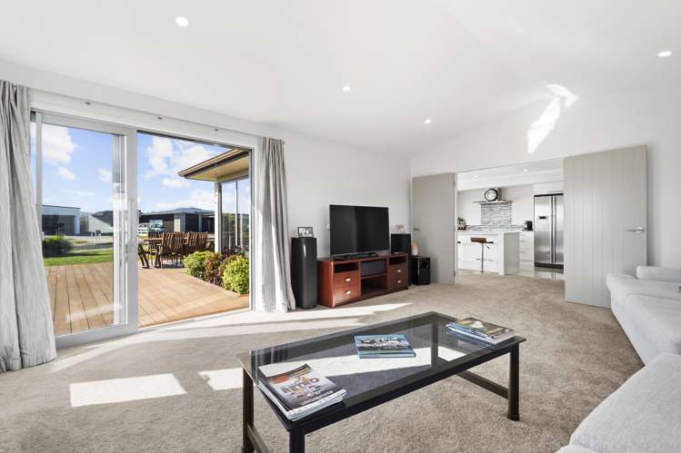 19 Alan Livingston Drive Cambridge_14