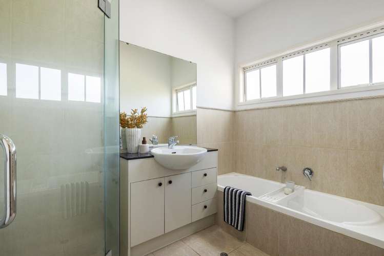 1 Scarlet Oak Drive Schnapper Rock_22