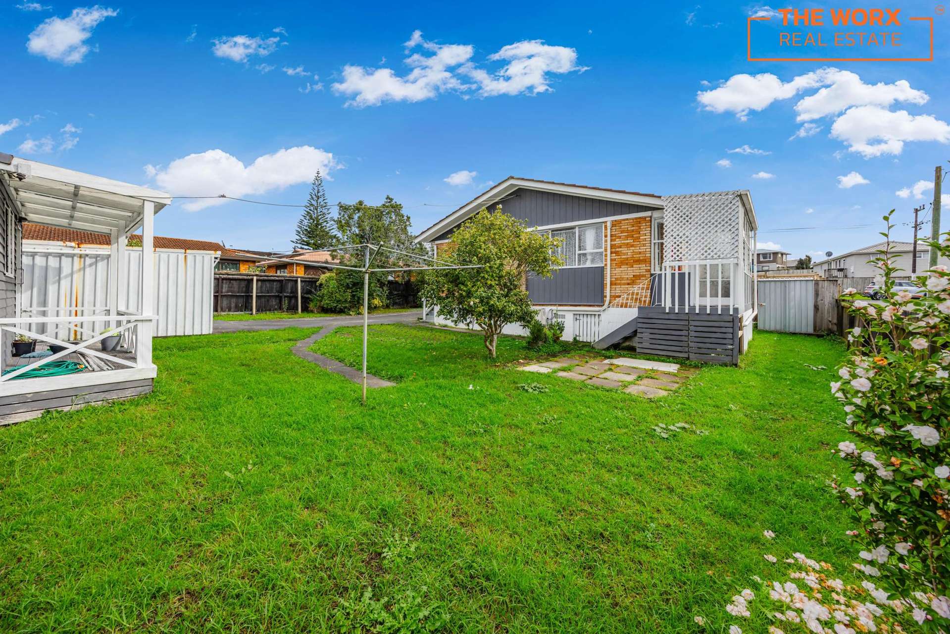 2/17 Roberts Road Te Atatu South_0