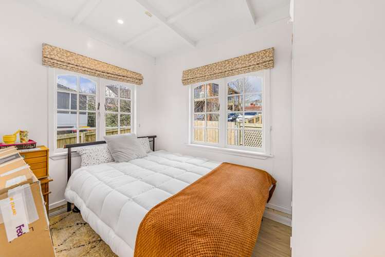 4233 Great North Road Glendene_18