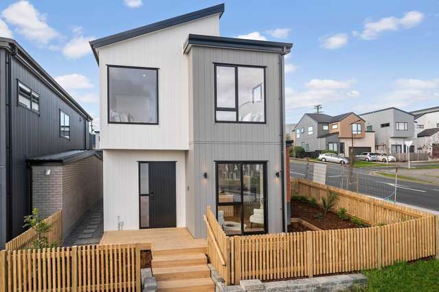 A Sunny Corner Retreat in the Heart of Silverdale